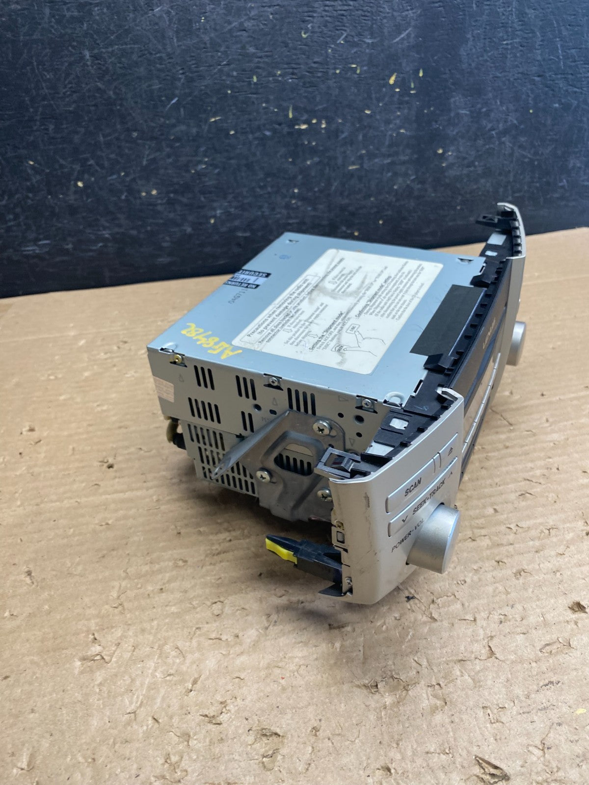 2006 Lexus RX400h Radio Casette AM-FM CD Player AG8482 DG2