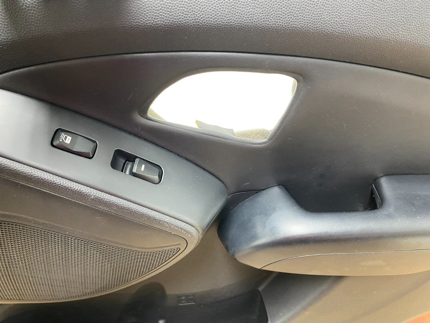 2010 to 2015 Hyundai Tucson Front Right Passenger Side Door Trim Panel AD7682 DG3