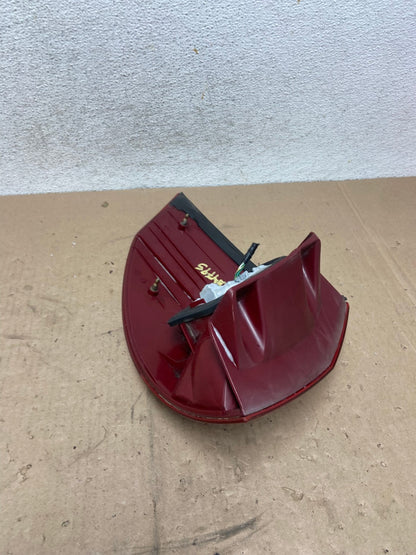 2004-2005 Toyota Sienna Right Passenger Rh Side Tail Light AG4795 LK6