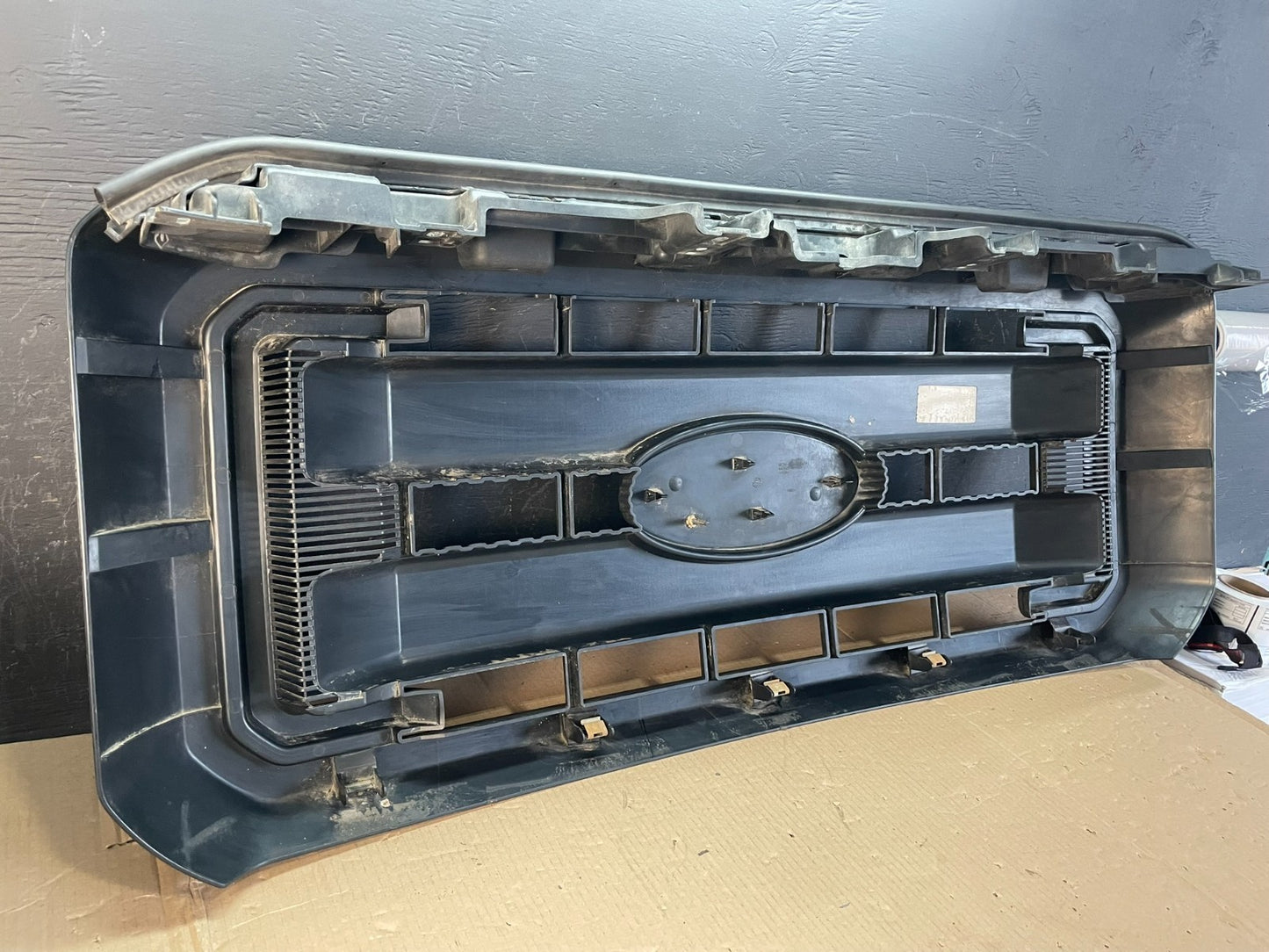 2011 to 2016 Ford Super Duty F250 F350 Front Upper Grill Grille AE3617 DG5