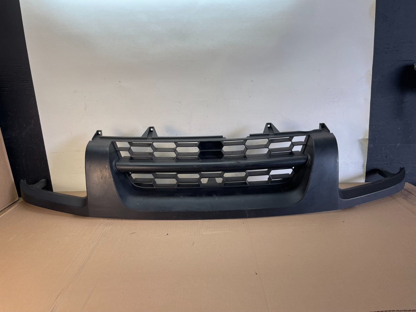 2002 to 2004 Nissan Xterra Front Upper Grill Grille ag7638 DG0