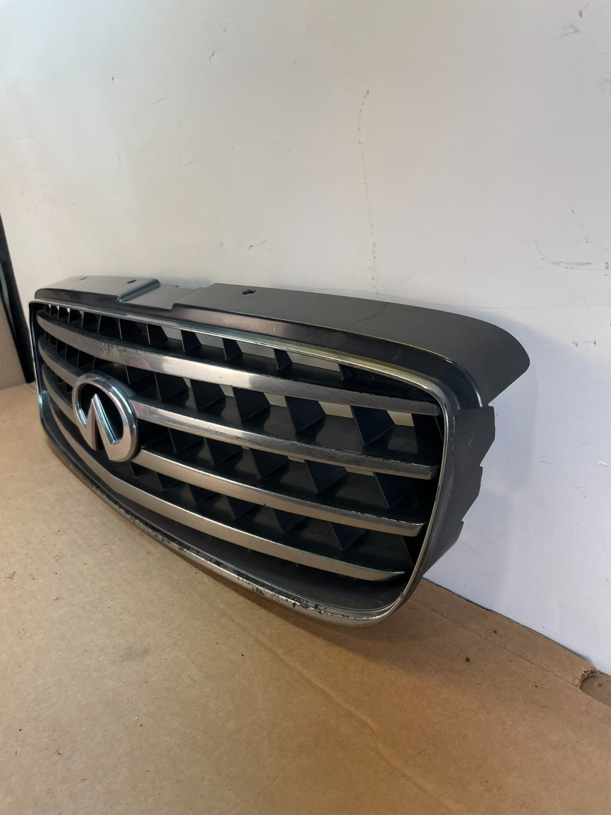 2002 2003 2004 Infiniti Q45 Front Grille Grill AG0901 DG1