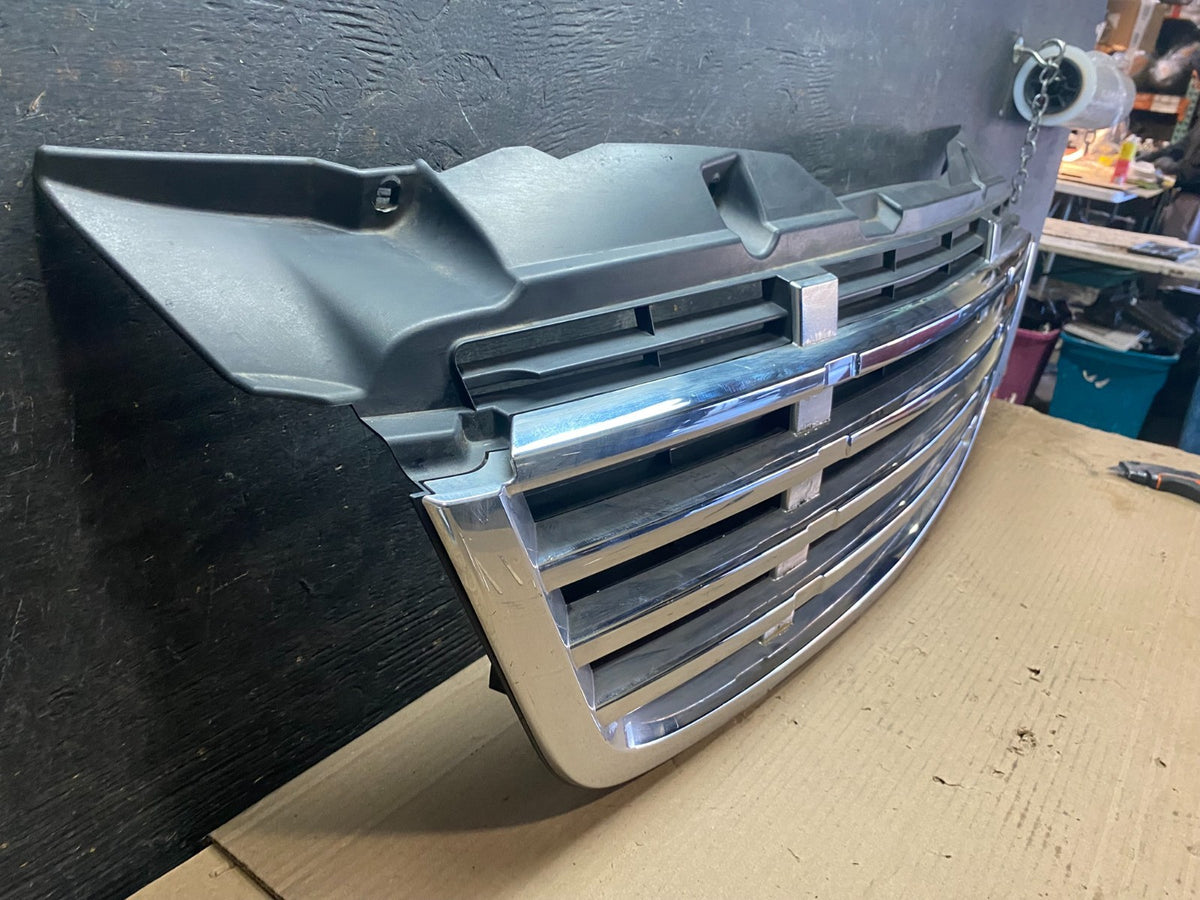 2009 to 2011 Freightliner Sprinter Front Upper Chrome Grill Grille U7903 DG2