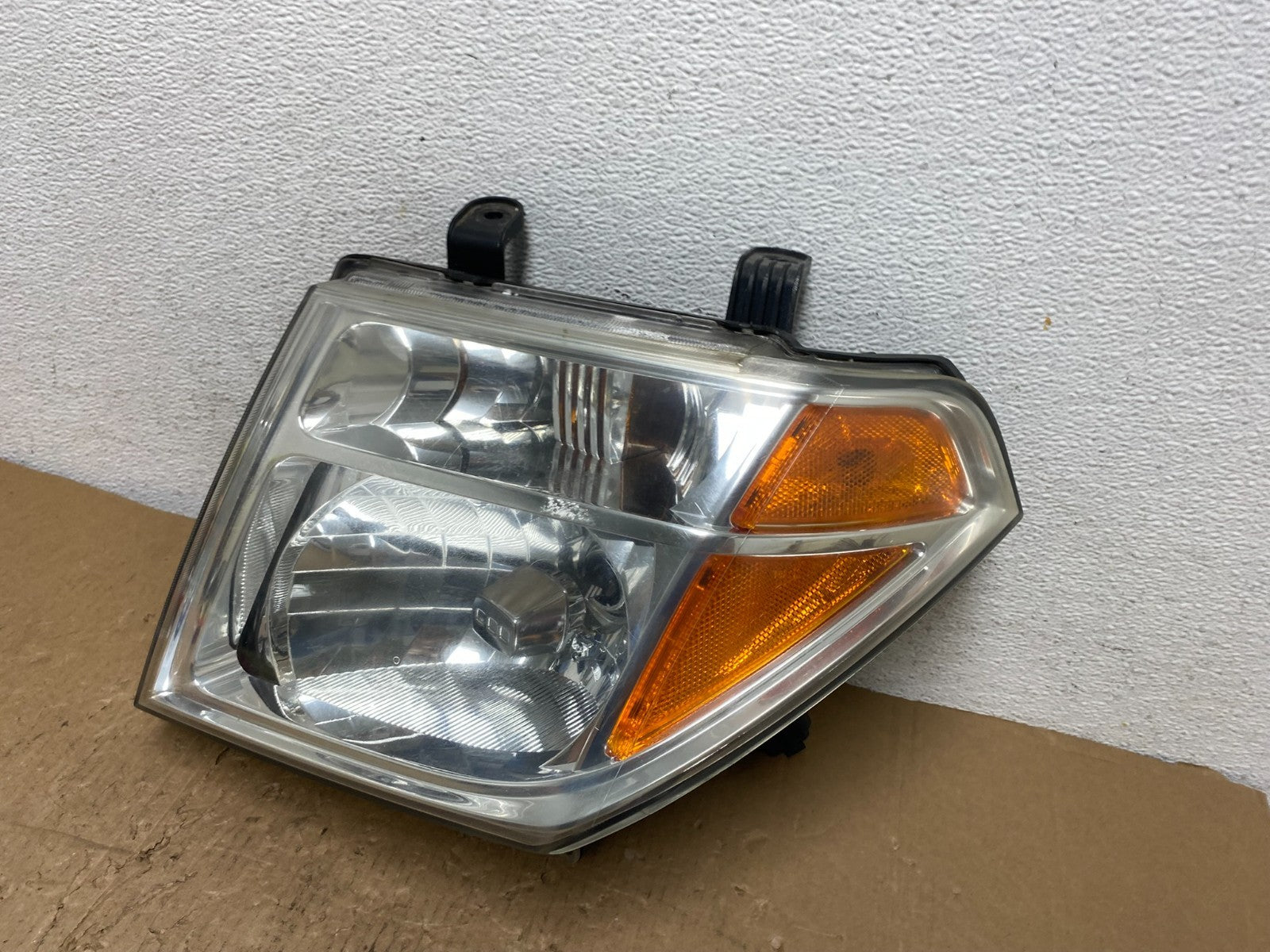 2005-2007 Nissan Pathfinder Halogen Headlight Left Driver LH AD8226 DW1