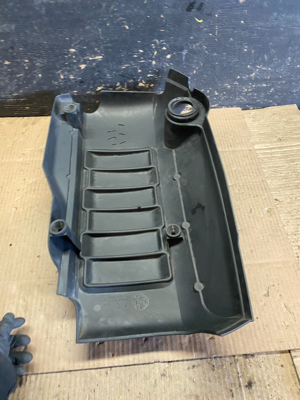 2007 to 2008 GMC Acadia 3.6L VVT Engine Cover Shield OEM W5775 DG6