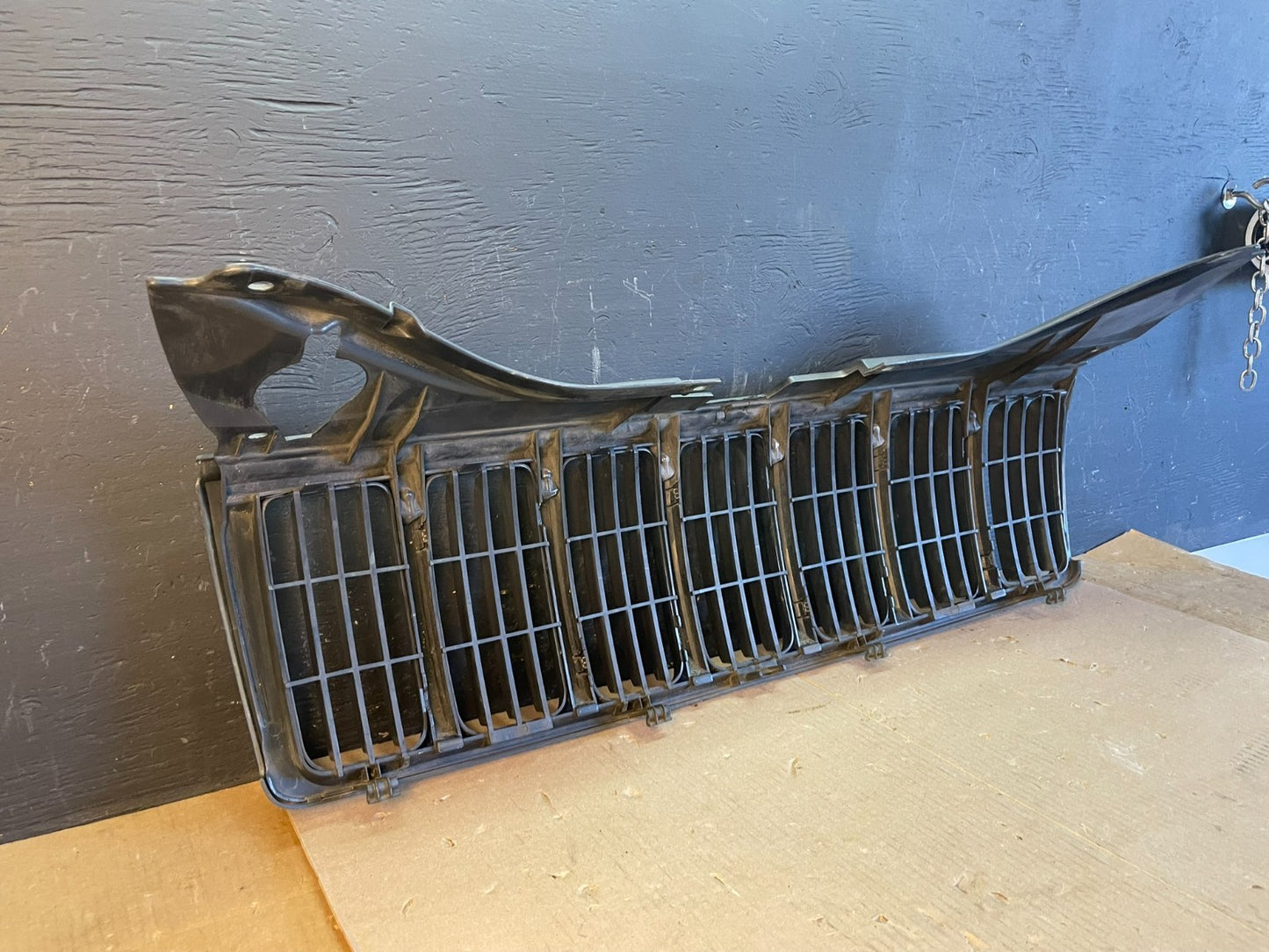 2005 2006 2007 Jeep Grand Cherokee Front Upper Grill Grille AB78776