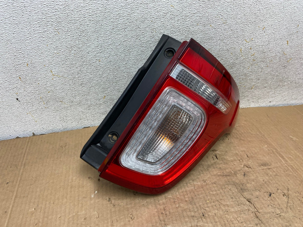 2011 2012 2013 2014 2015 Ford Explorer Right Passenger RH Tail light AI8018 LK2