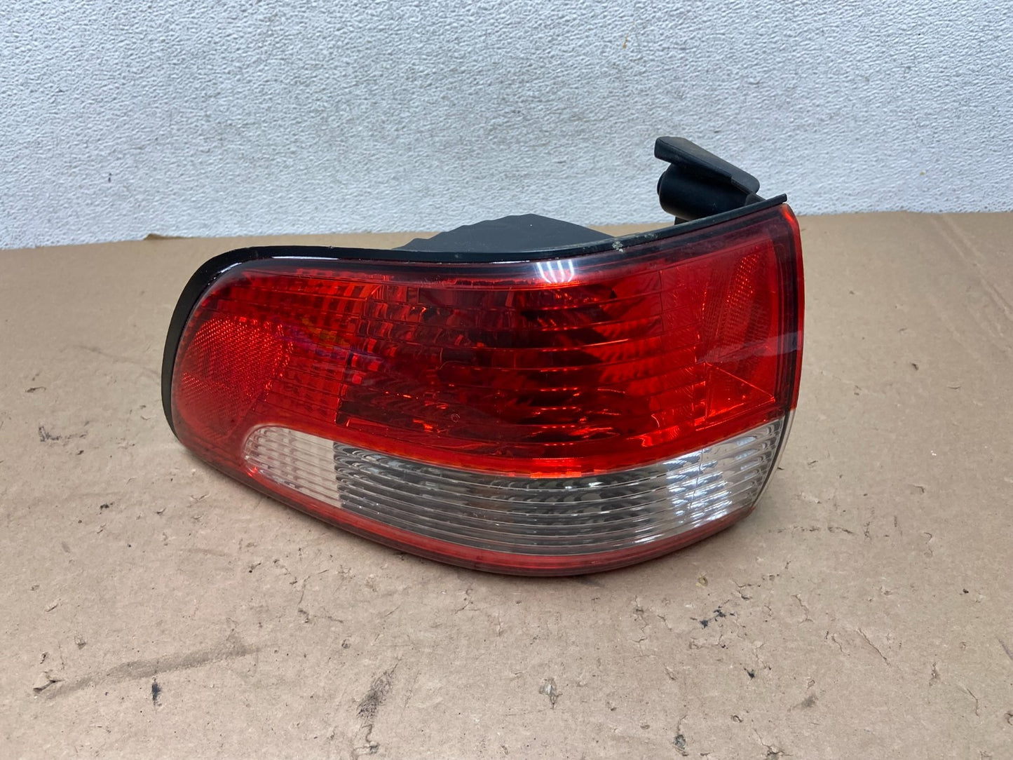 2001 2002 2003 Toyota Sienna Left Driver Lh Side Tail Light AG4303 LK0