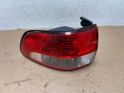 2001 2002 2003 Toyota Sienna Left Driver Lh Side Tail Light AG4303 LK0