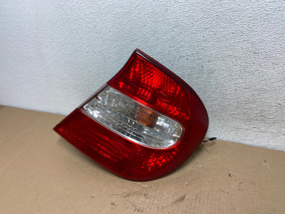 2002 2003 2004 Toyota Camry Tail Light Right Passenger Rh Side AF3129 LK1