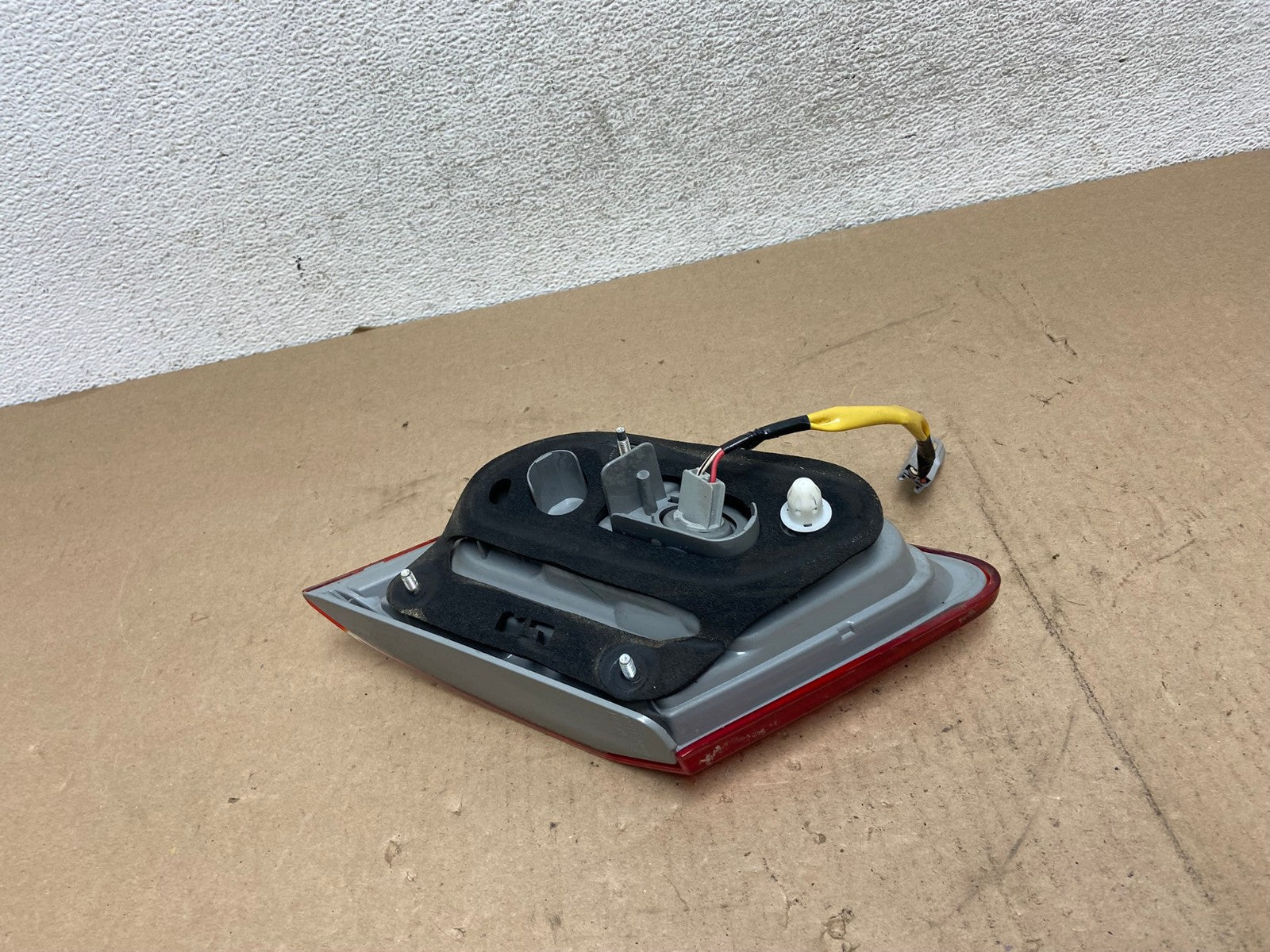 2010 - 2011 Toyota Camry Right Passenger RH Side Inner Tail Light AG4690 LK5