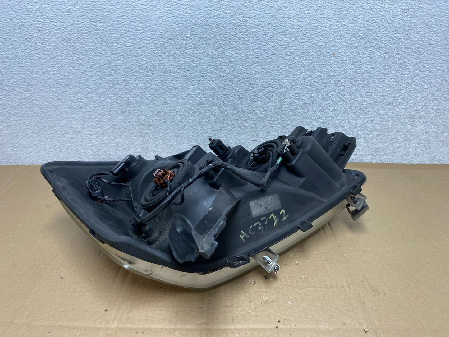 2004 to 2007 Nissan Armada Left Driver Lh Side Headlight Halogen AC3772 DW9