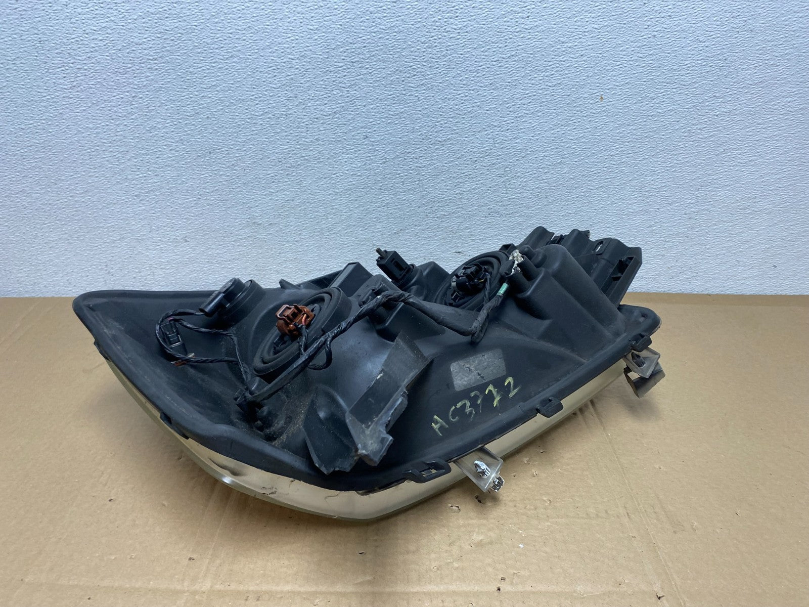 2004 to 2007 Nissan Armada Left Driver Lh Side Headlight Halogen AC3772 DW9