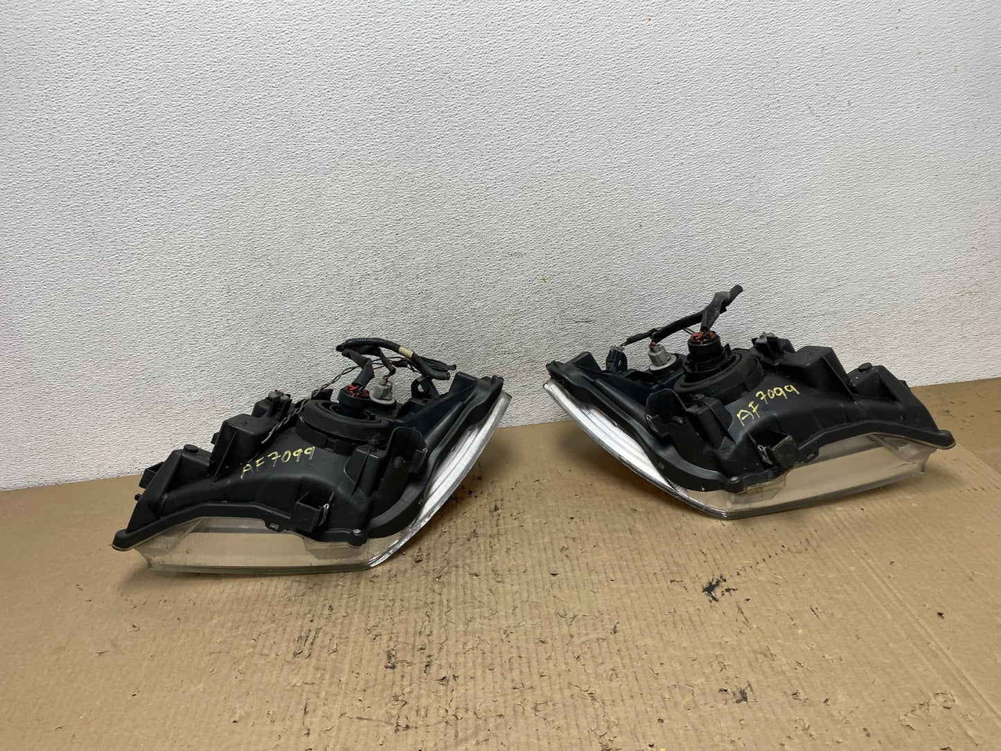 2005 2006 2007 Nissan Pathfinder Halogen Headlights Left+Right AF7099 DW5