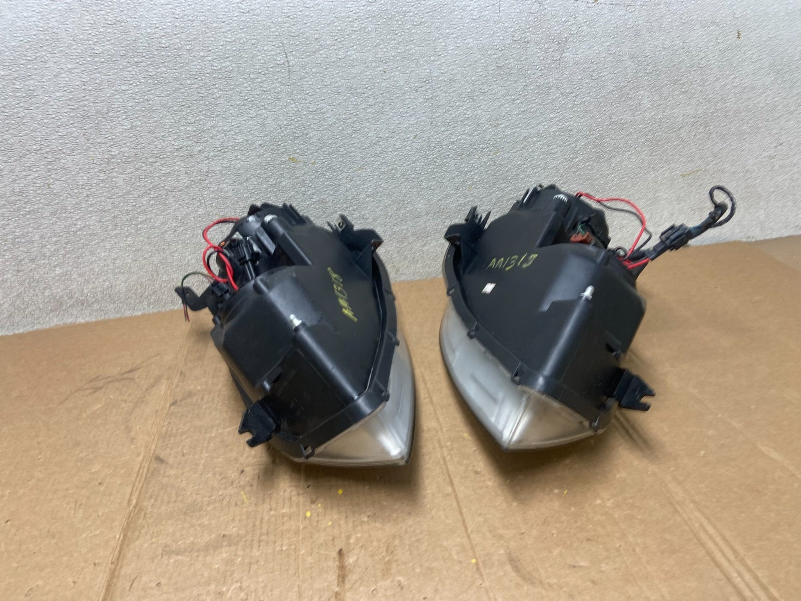 2002 to 2004 Nissan Altima Left+Right Side Set Halogen Headlights OEM AA1318 DW10