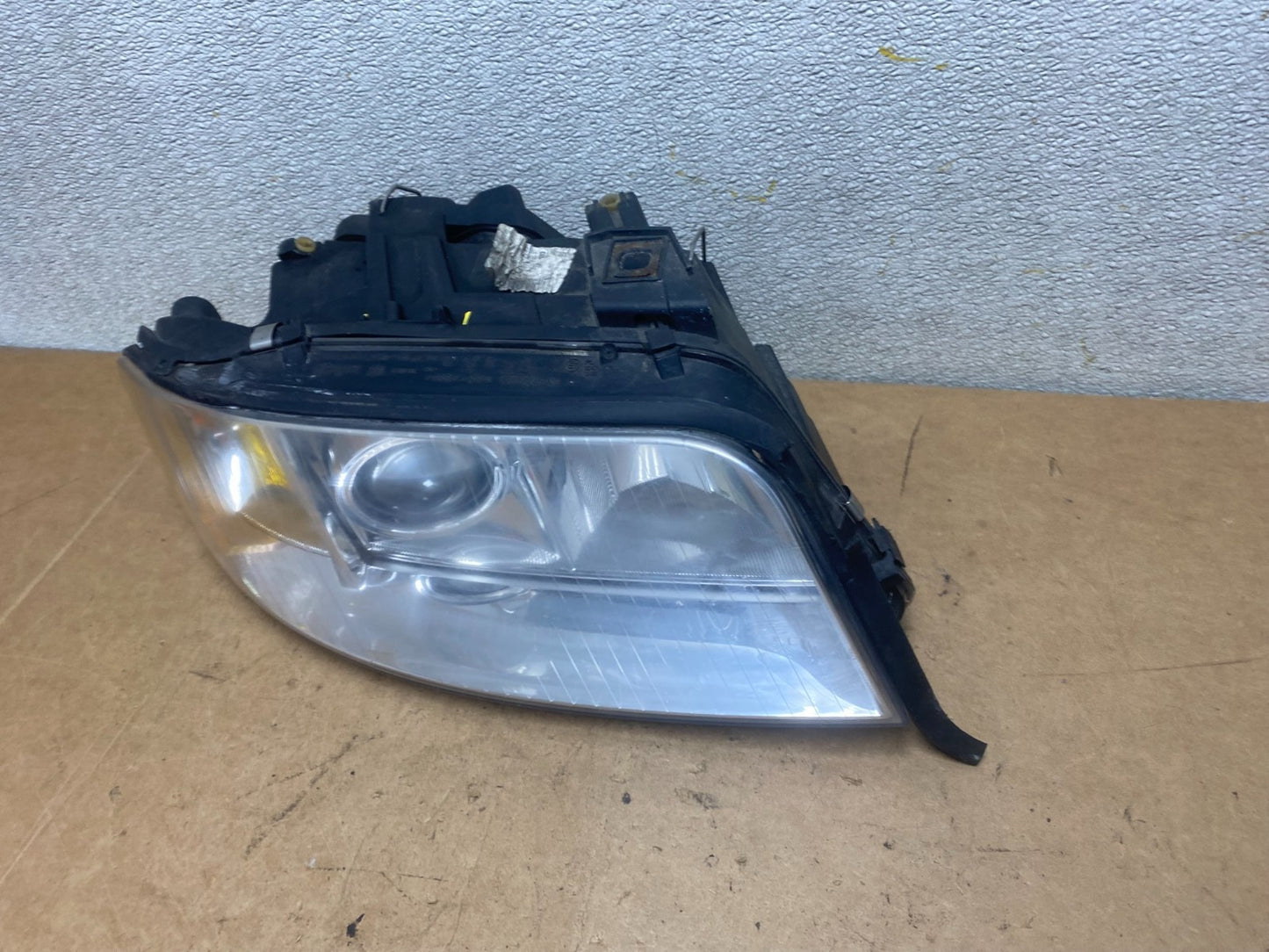 2002 to 2004 Audi A6 Right Passenger RH Side Halogen Headlight OEM X5353 DW1