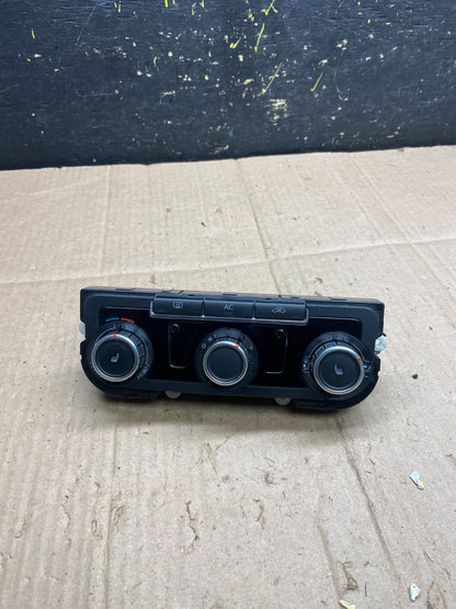 2009 - 2011 Volkswagen CC Center Climate Control Panel AC Heater AA7940 DG0