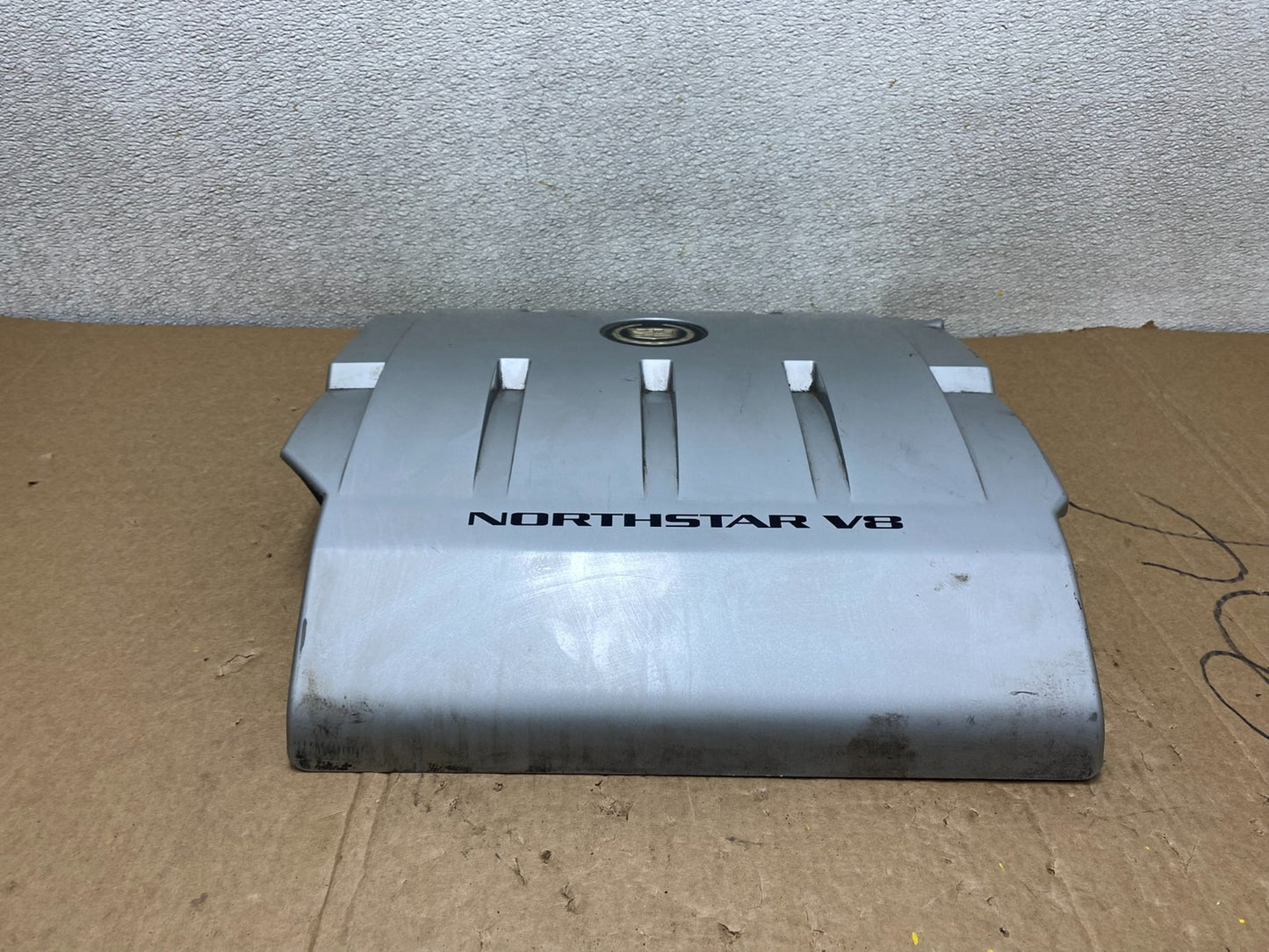 1997 to 2004 Cadillac Deville Seville Northstar Engine Motor Cover u9860 DG0