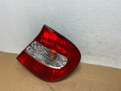 2002 2003 2004 Toyota Camry Tail Light Right Passenger Rh Side AD6106 LK1