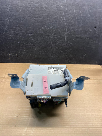 2004 2005 Nissan Armada QX56 Radio Stereo Audio CD Player Receiver AE2529 DG3