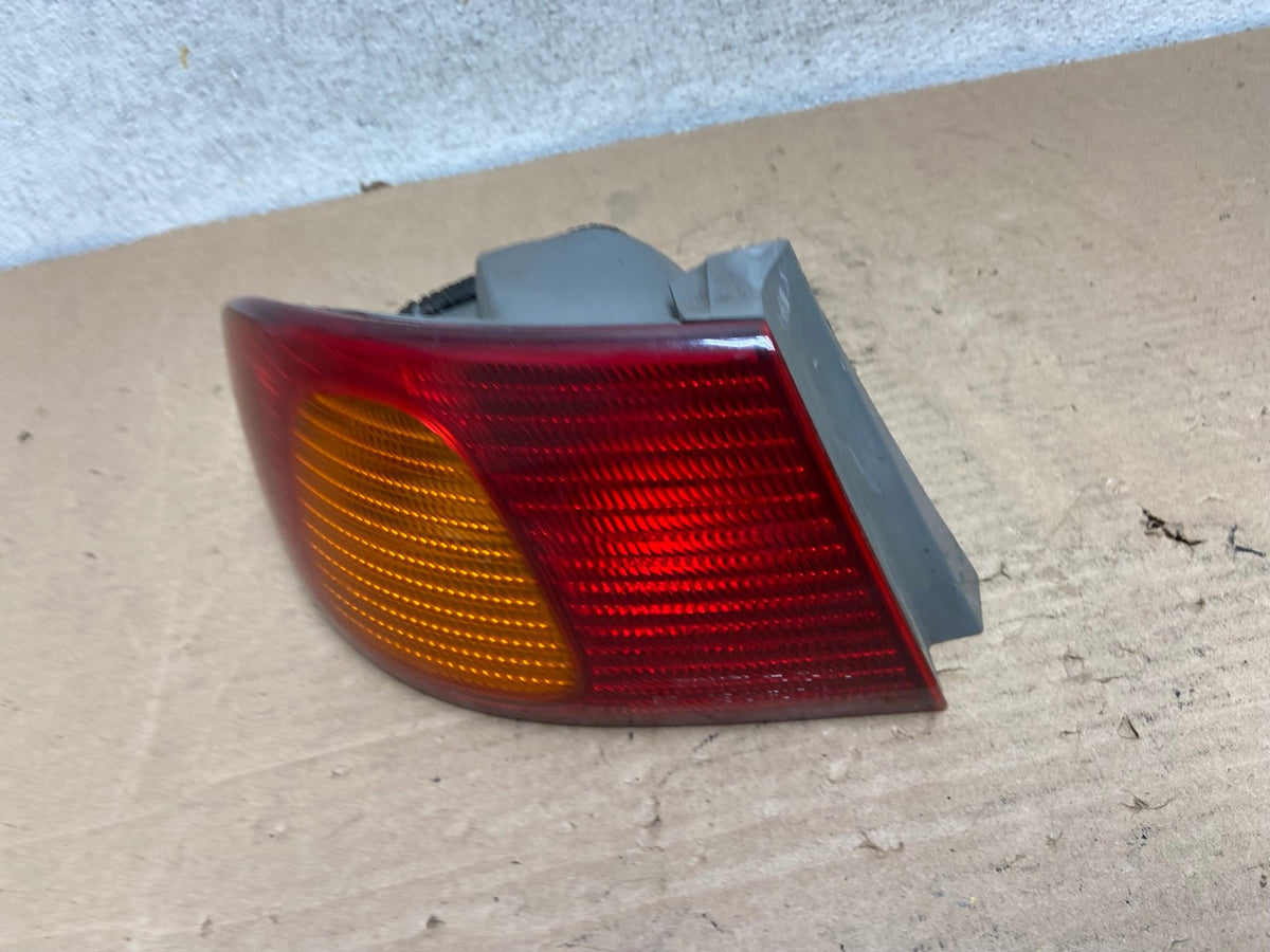 1998 1999 2000 Toyota Corolla Left Driver Lh Side Tail light AI0932 LK1