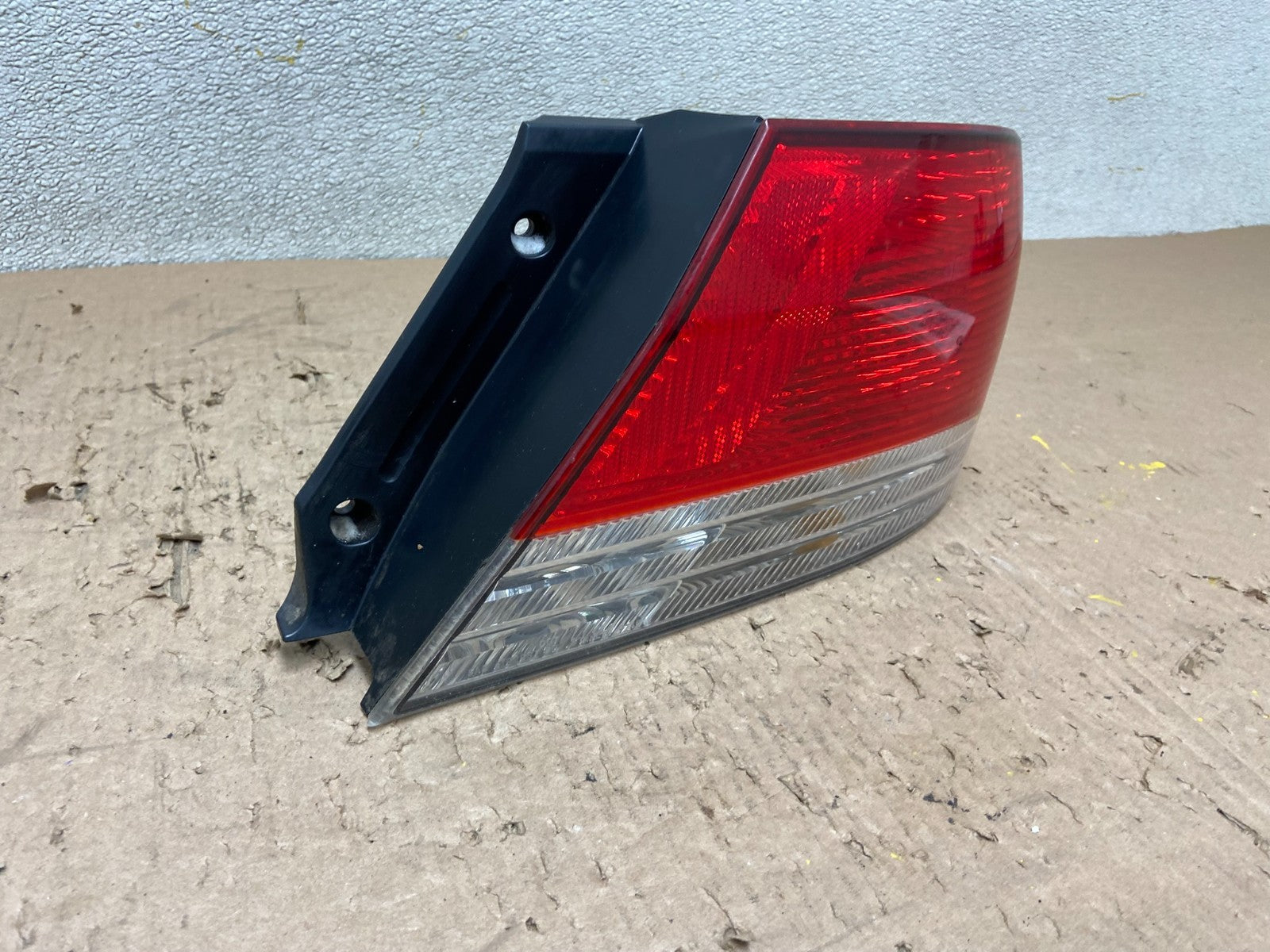 2002-2003 Mitsubishi Lancer Right Passenger RH Tail Light OEM Y0485 DG2