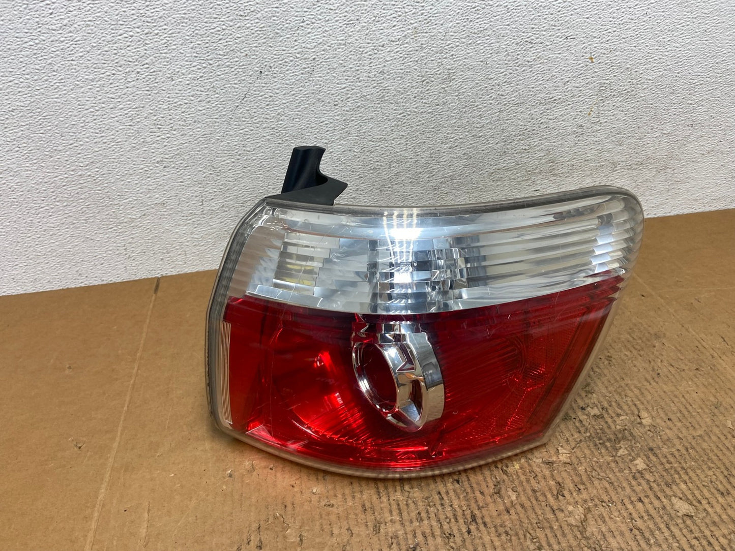 2007 to 2012 GMC Acadia Halogen Tail Light Right Passenger RH Side AE2639 LK0