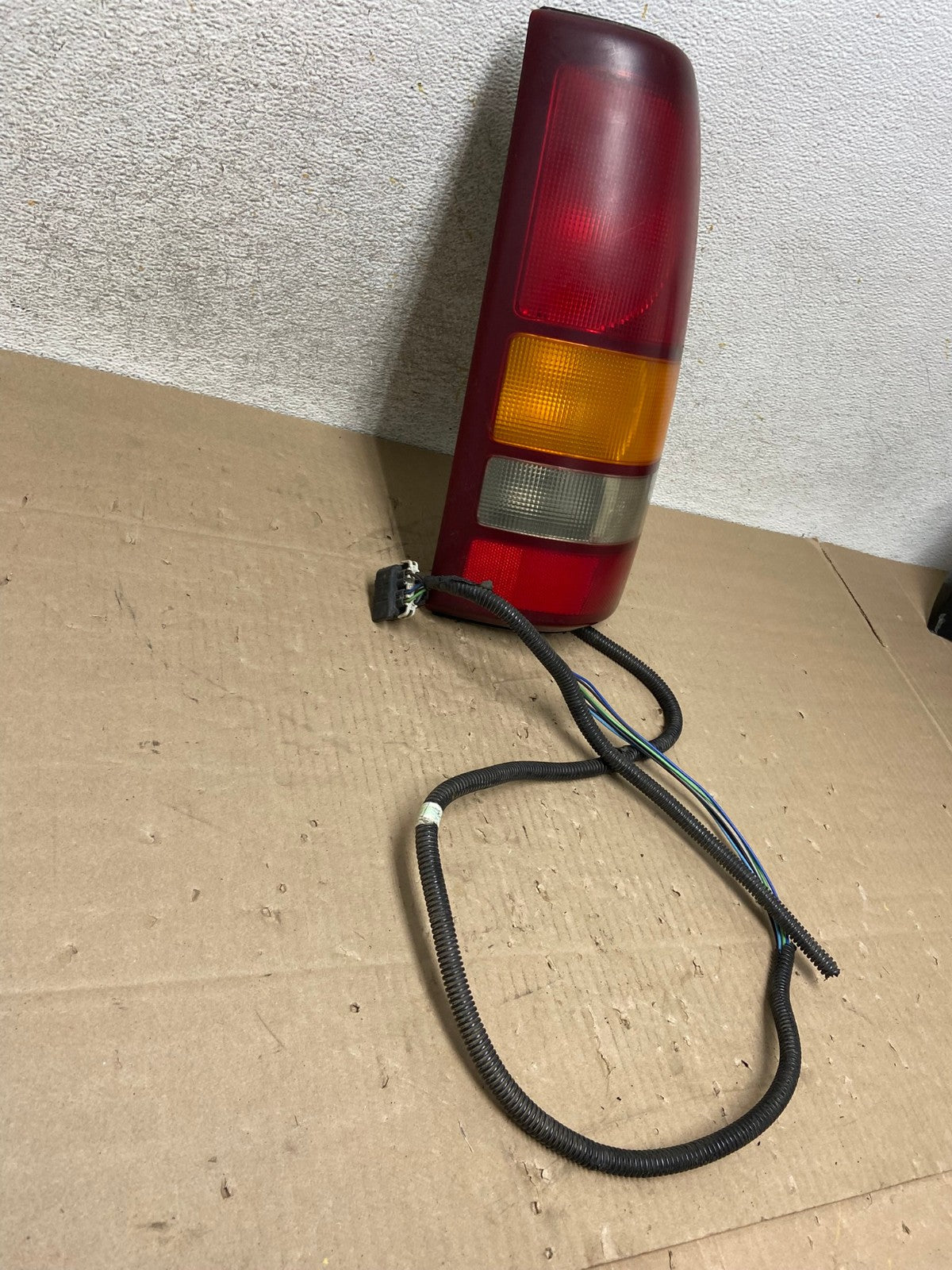 1999-2002 Chevrolet Silverado 1500 Right Passenger Side Tail Light AI2233 LK2