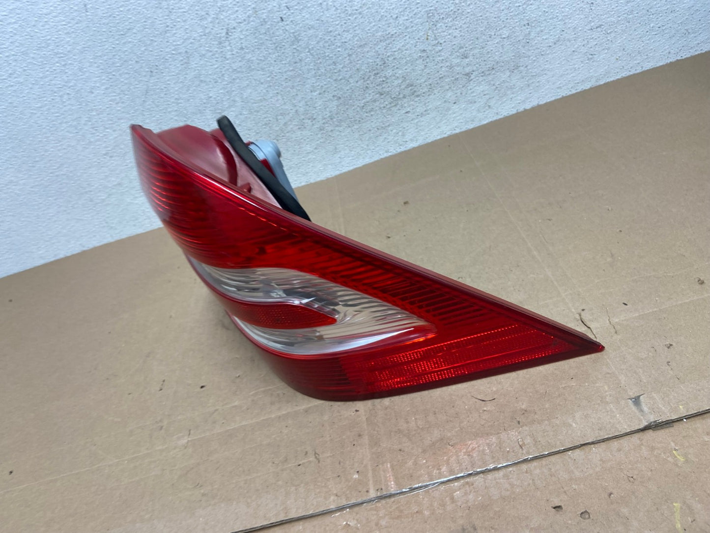 2005-2007 Mercedes-Benz C 230 - W203 C-Class Right Passenger Tail Light AE50251