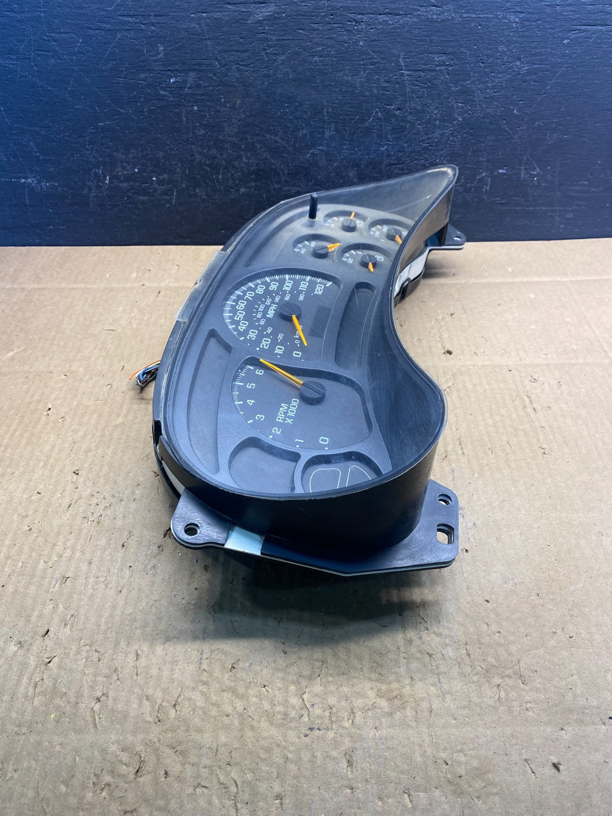 2003 to 2006 Chevrolet Silverado Yukon Cluster Gauge Speedometer AD1668 DG1