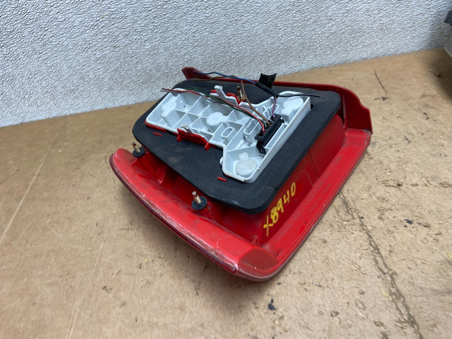 1998 to 2000 Volkswagen Passat Wagon Right Passenger RH Tail Light X8940 DW6