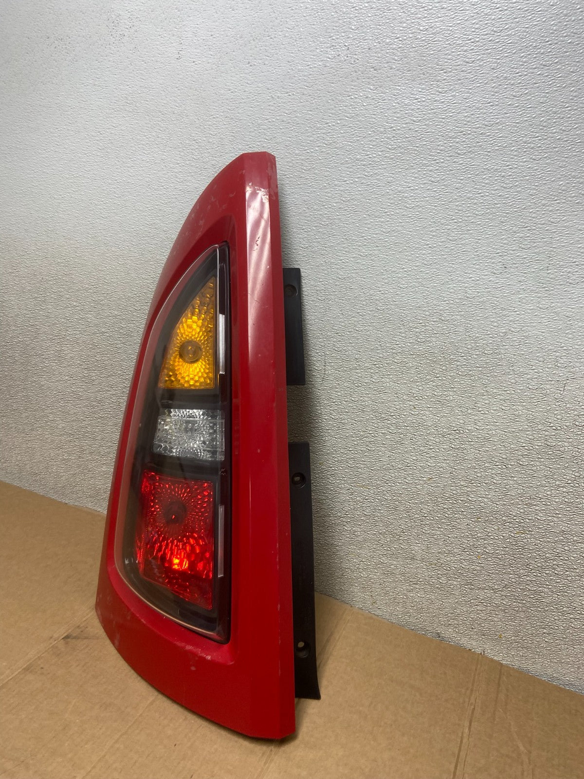 2010 to 2011 Kia Soul Left Driver LH Side Tail Light Oem AA1073 DW1