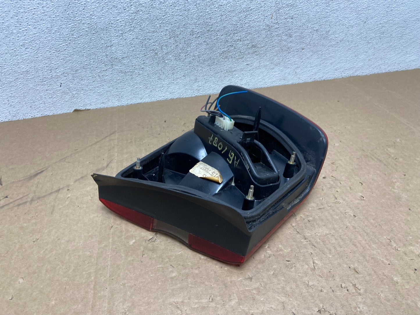 1998 to 2000 Volvo S70 Passenger Right Side Tail Light AG10875