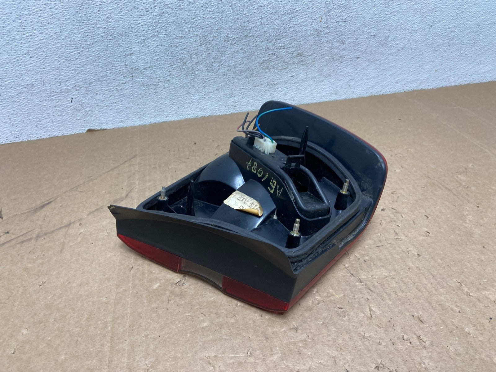 1998 to 2000 Volvo S70 Passenger Right Side Tail Light AG10875