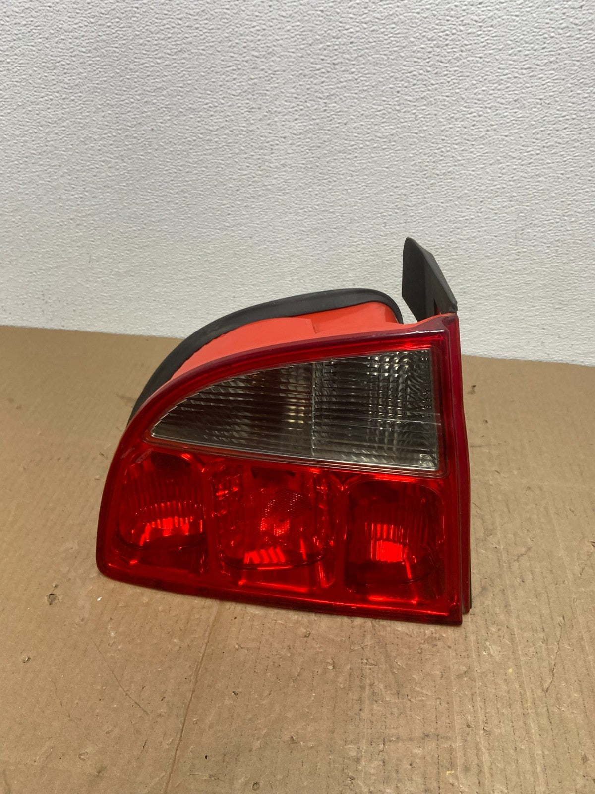 1998-2002 Maserati 3200 4200 GT Left Driver LH Tail Light ab8323 DG0