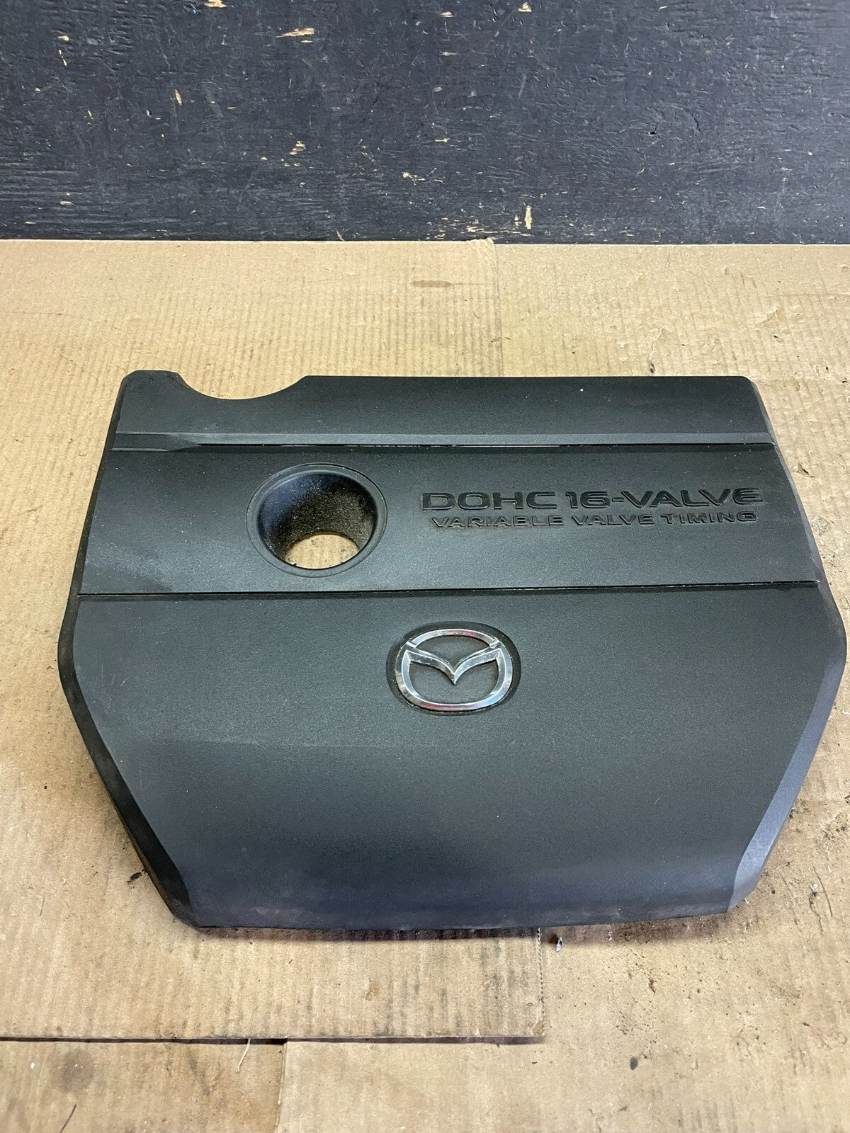 2004 to 2009 Mazda 3 DOHC 16 VALVE Engine Shield Top Cover M8827 PS0