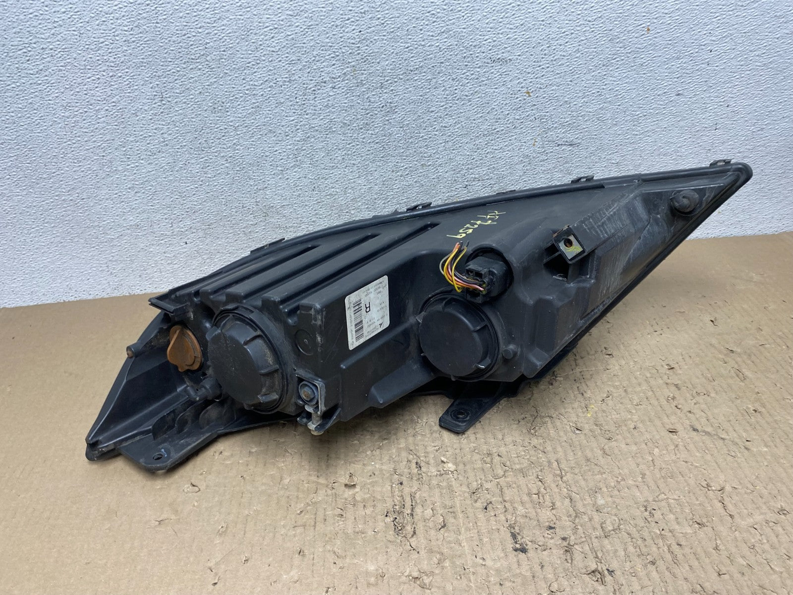 2011 to 2013 Kia Sorento Right Passenger RH Side Headlight Halogen AF7259 DW4