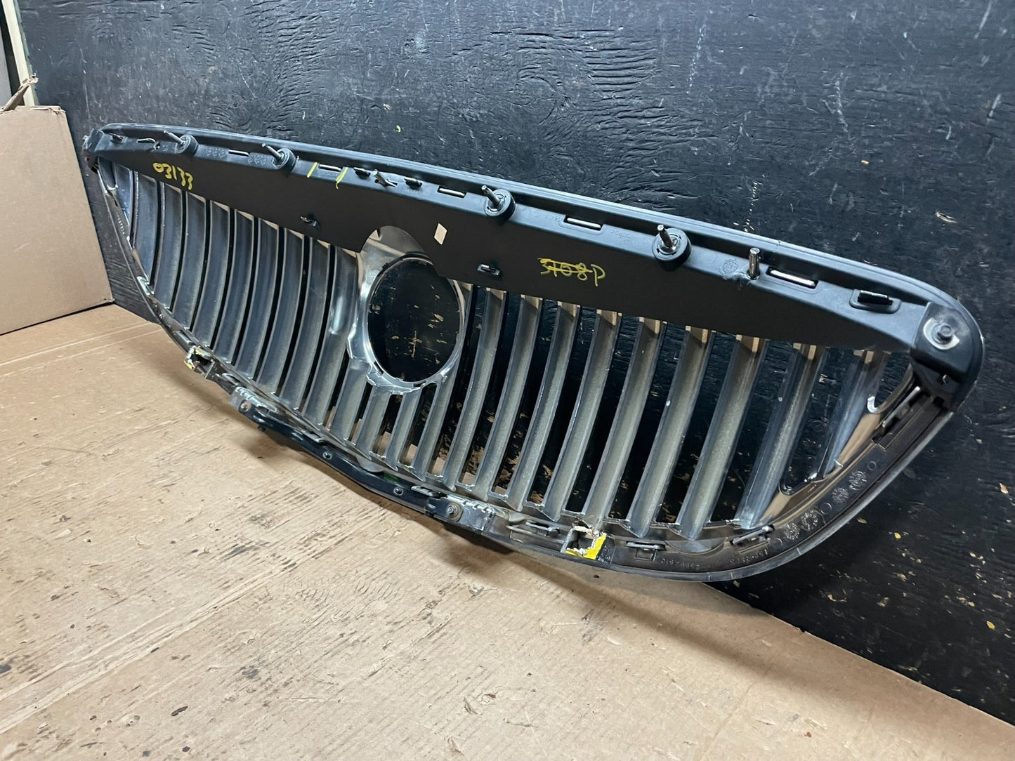 2008 to 2012 Buick Enclave Front Upper Grill Grille Oem Z5954 DG8