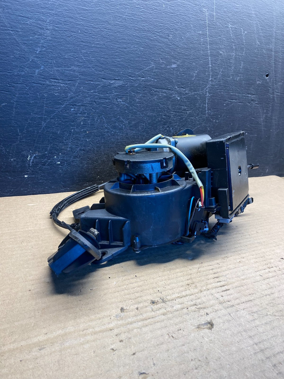 2007-2014 Kia Sedona Right Electric Power Sliding Door Motor Regulator AE0086 DG1