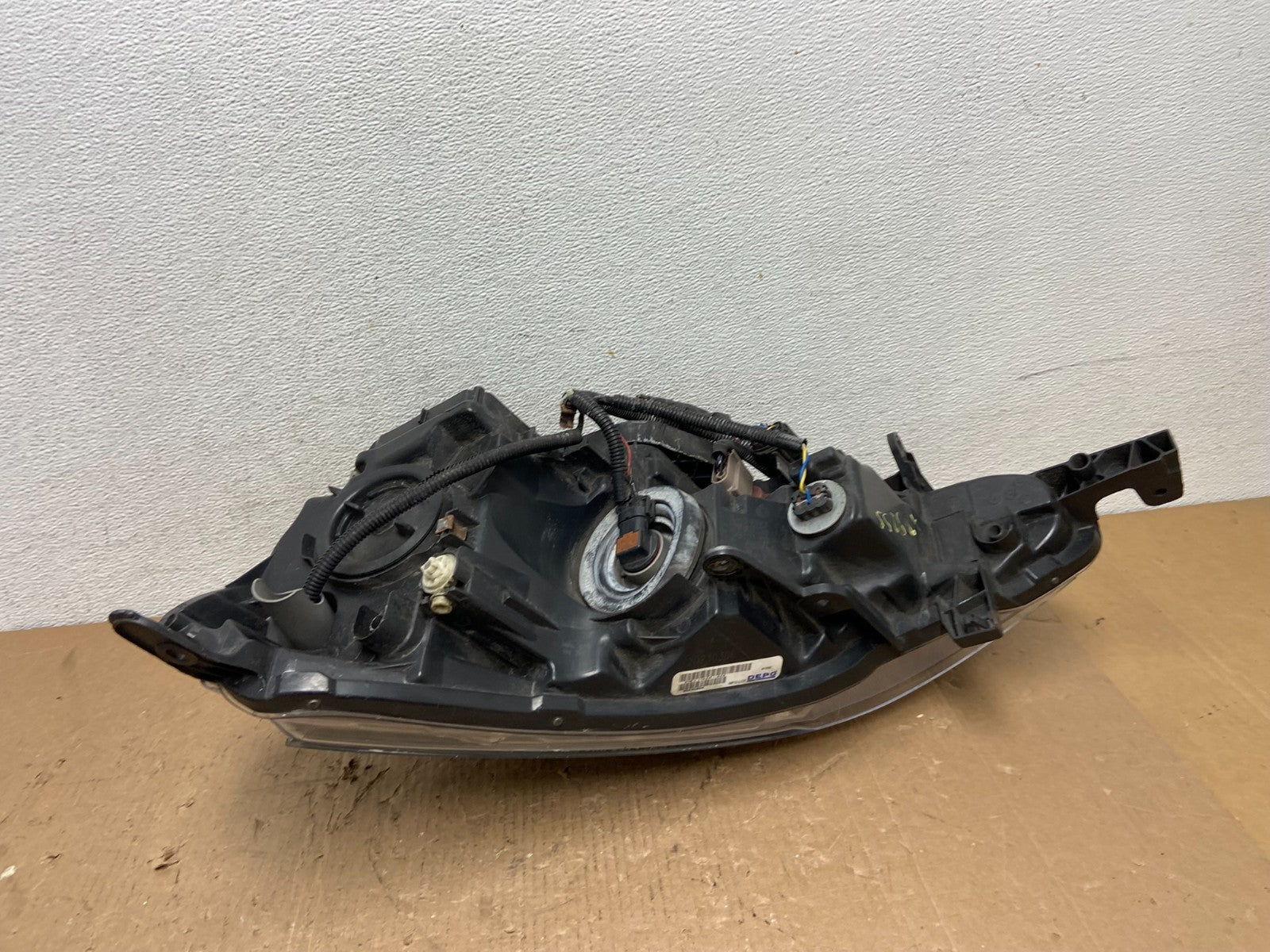 2016 - 2018 Nissan Sentra Front Right Passenger RH Halogen Headlight AD8255 DW5