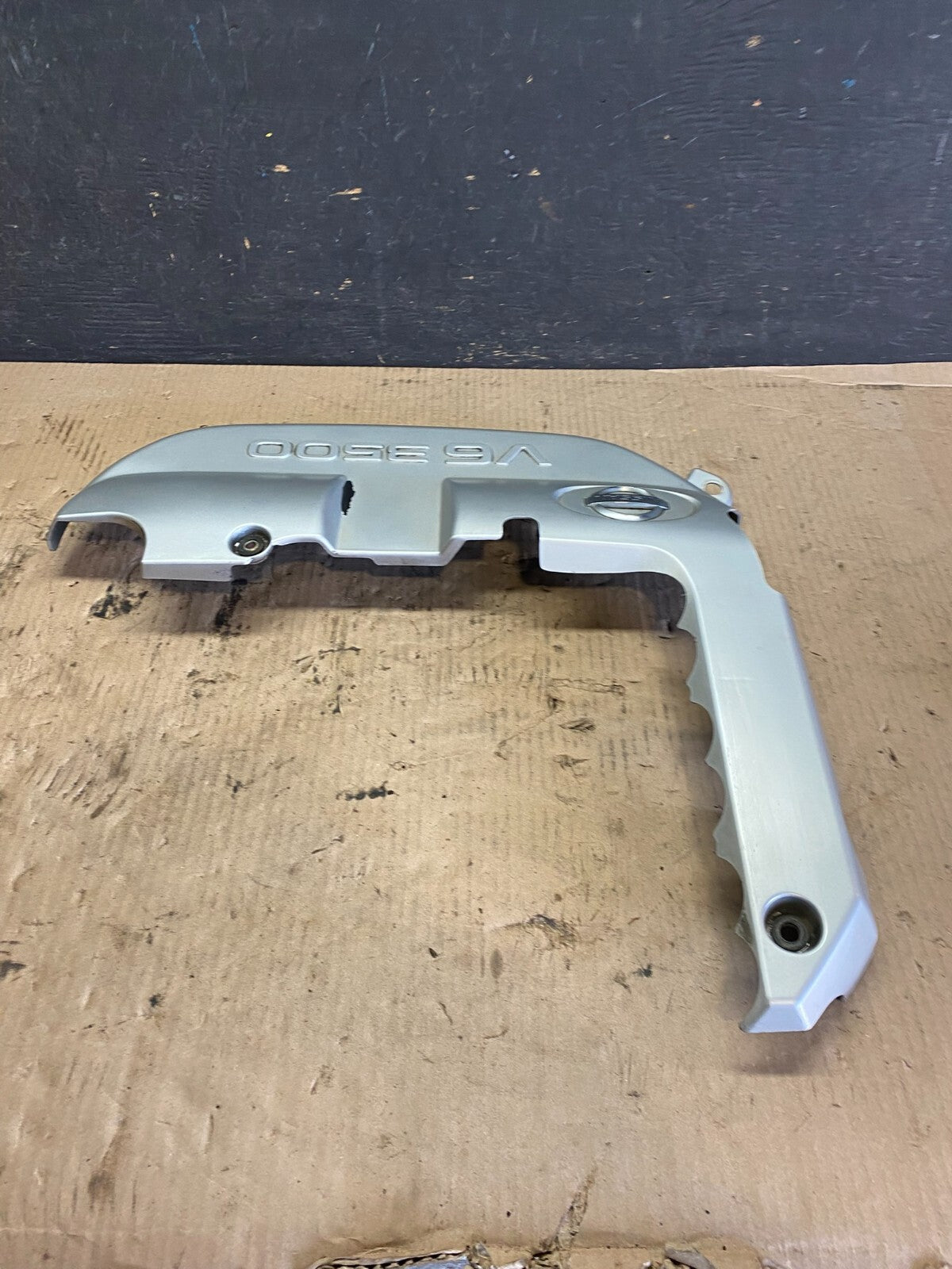 2001 to 2004 Nissan Pathfinder Engine Cover Ornament L9349 DG1