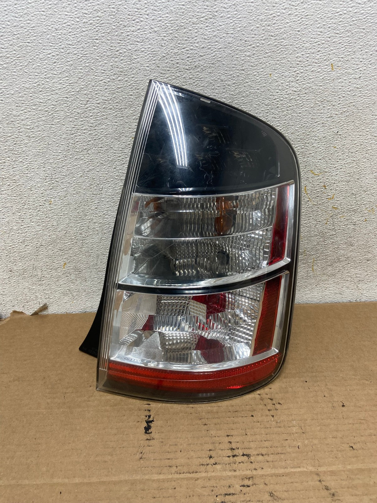 2004 - 2005 Toyota Prius Right Passenger Side Rh Tail Light AH4029 LK0