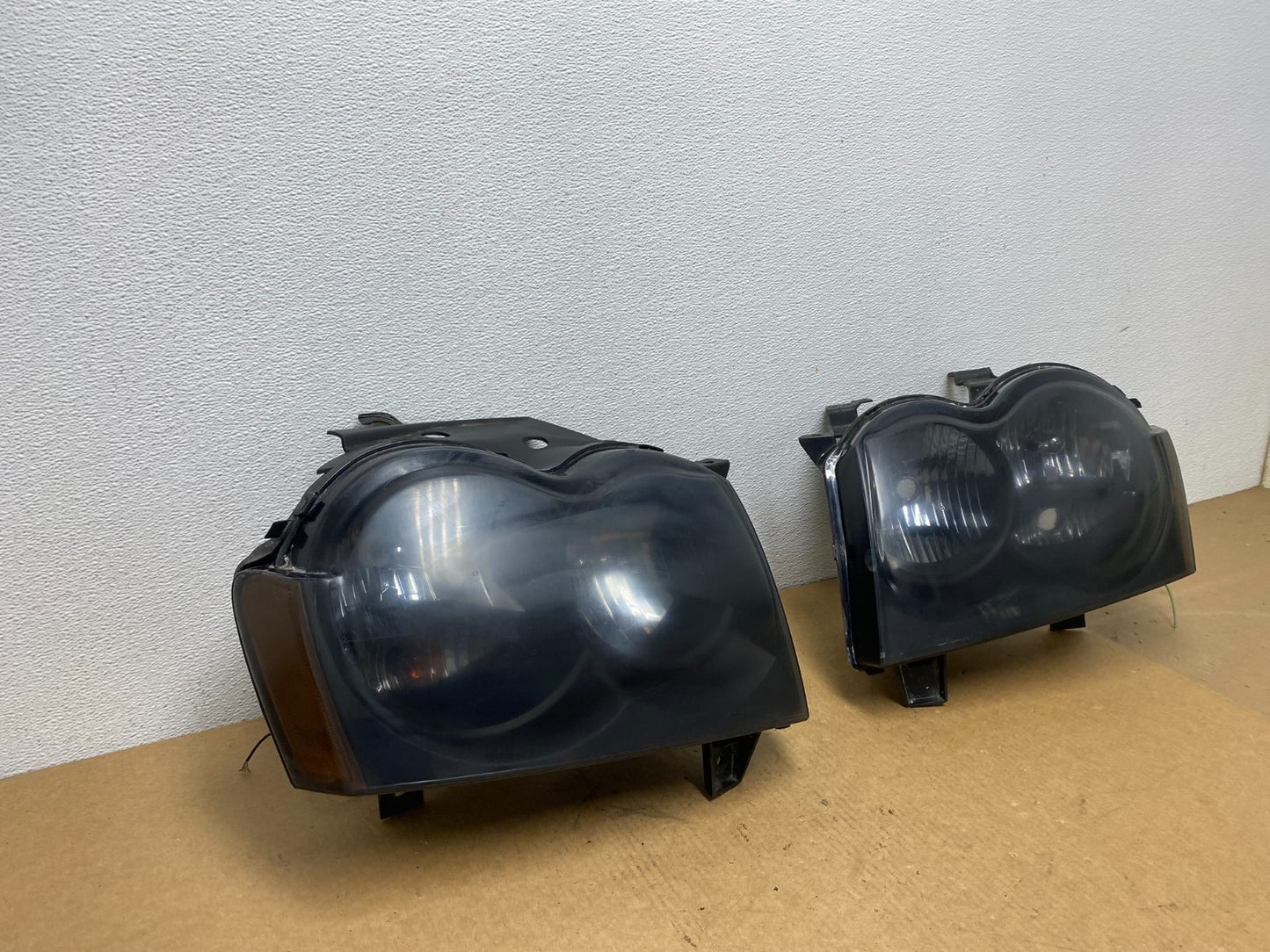 2005-2007 Jeep Grand Cherokee Left+Right Halogen Headlights AC1796 DW2