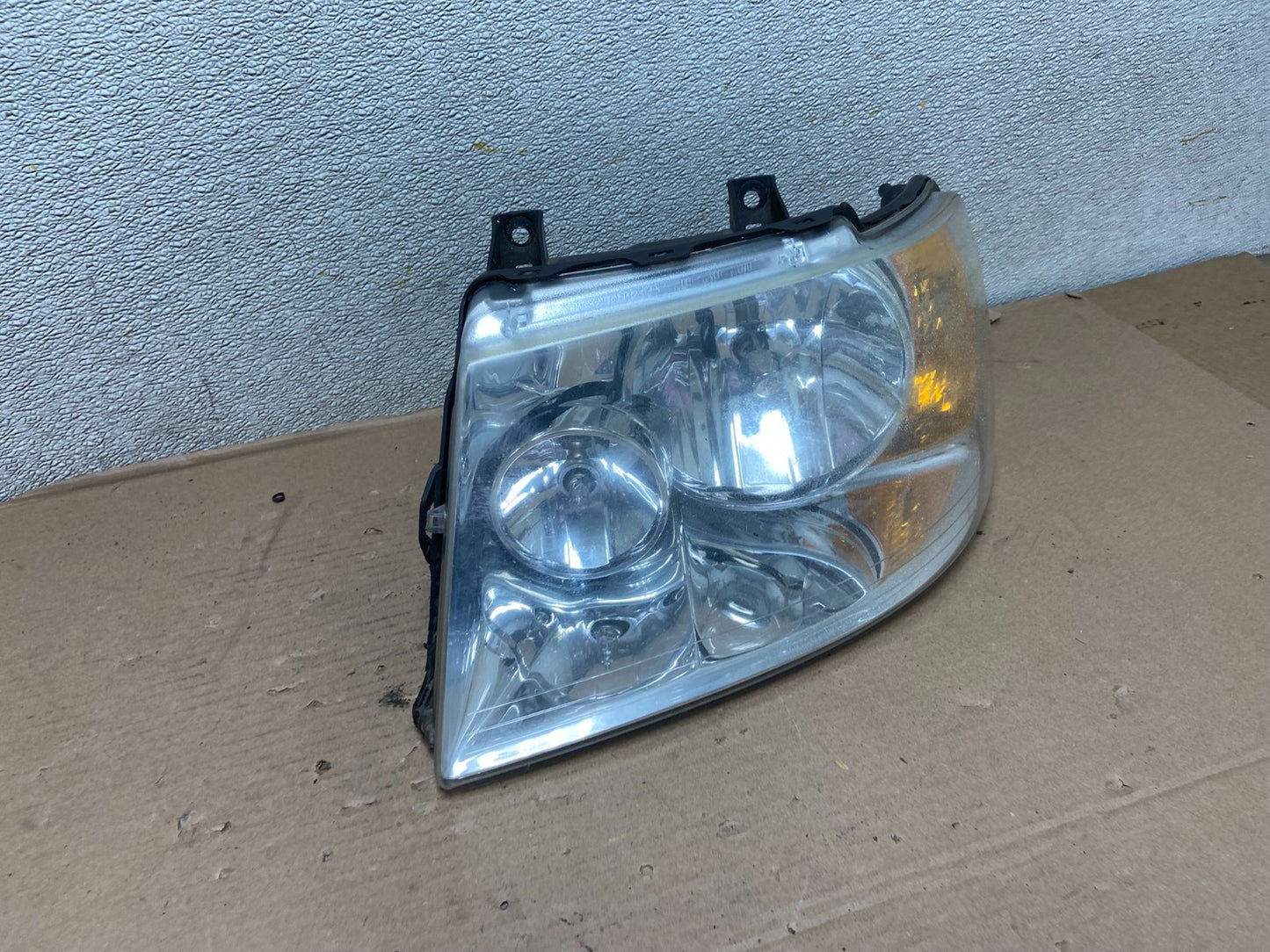 2003 - 2006 Ford Expedition Left Driver LH Side Headlight Halogen Oem AA9935 DW2