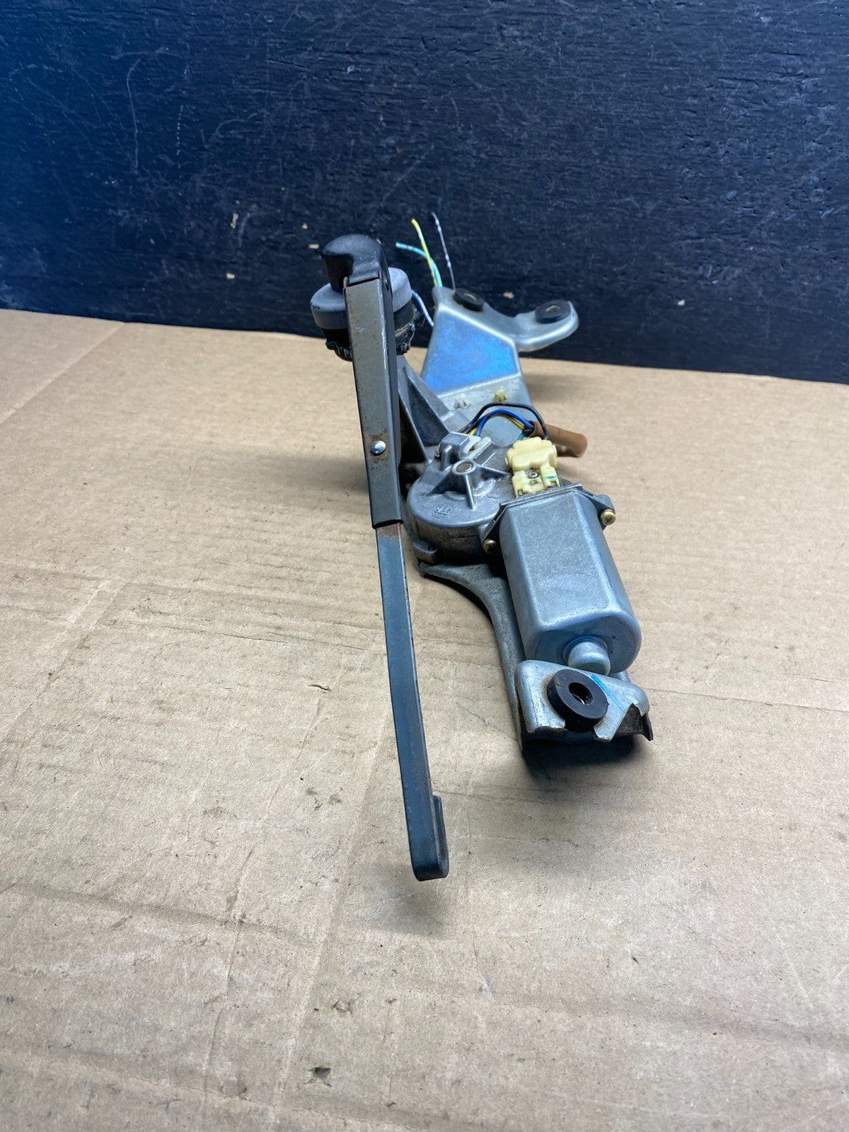 2000 to 2004 Subaru Outback Rear Windshield Washer Wiper Motor ae8266 DG4