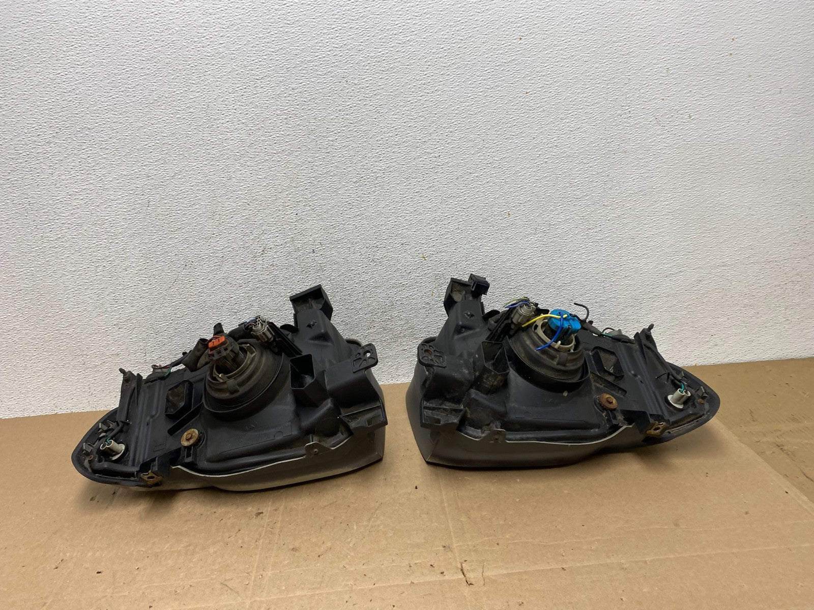 2002 2003 2004 Nissan Xterra Left+Right Side Headlights AE5951 DW7