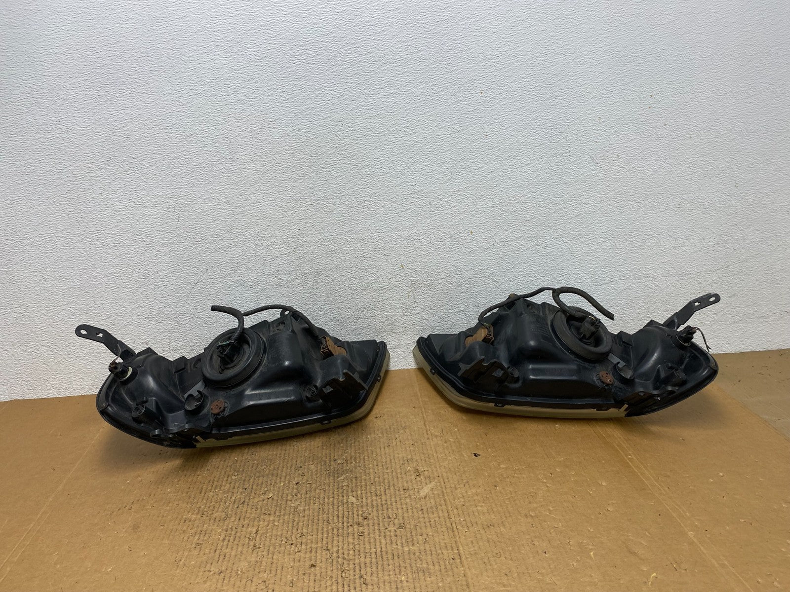 2005 to 2007 Mercury Mariner Left+Right Side Halogen Headlights AE1664 DW6