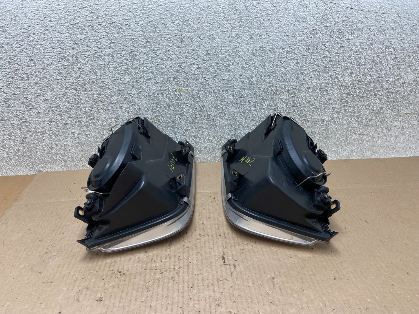 2002 to 2004 Volkswagen Jetta Left+Right Headlights Aftermarket Z4071 DW7