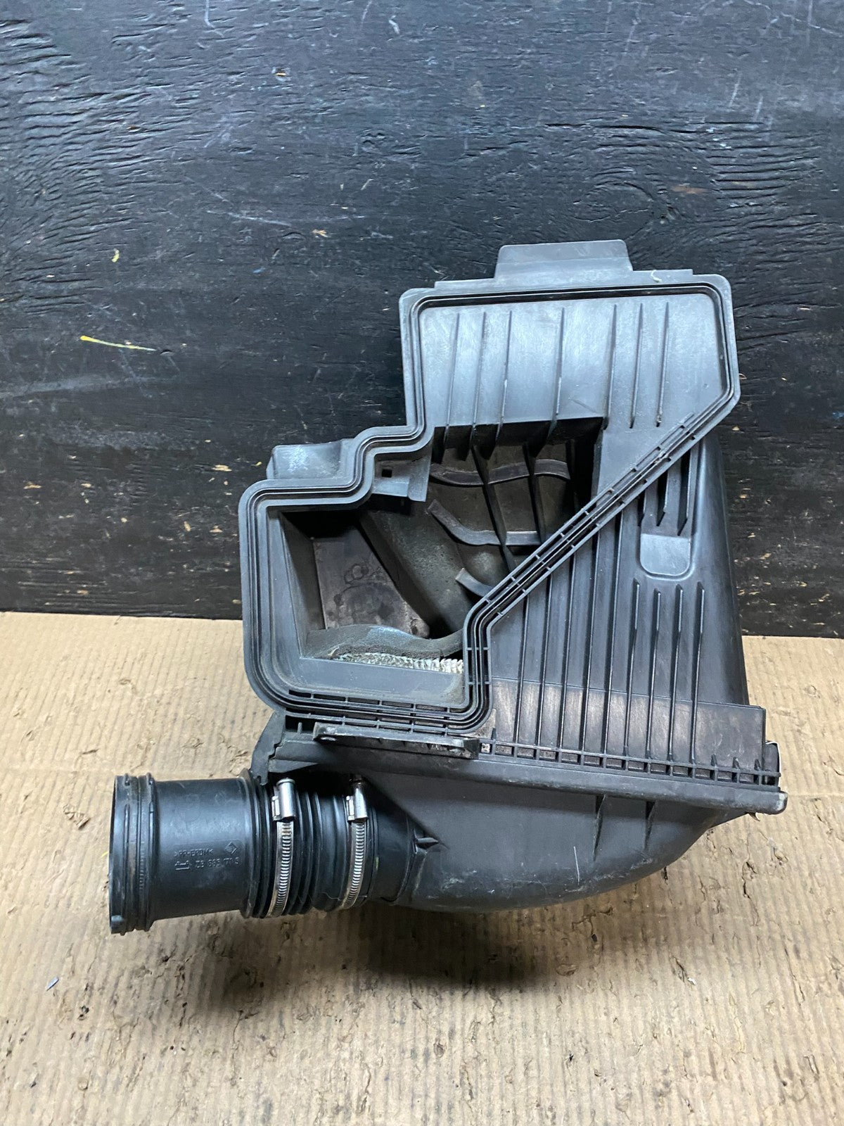 2002 to 2008 BMW 7 E65 E66 750Li 750i Right Side Air Cleaner Intake Box T9791 DG7