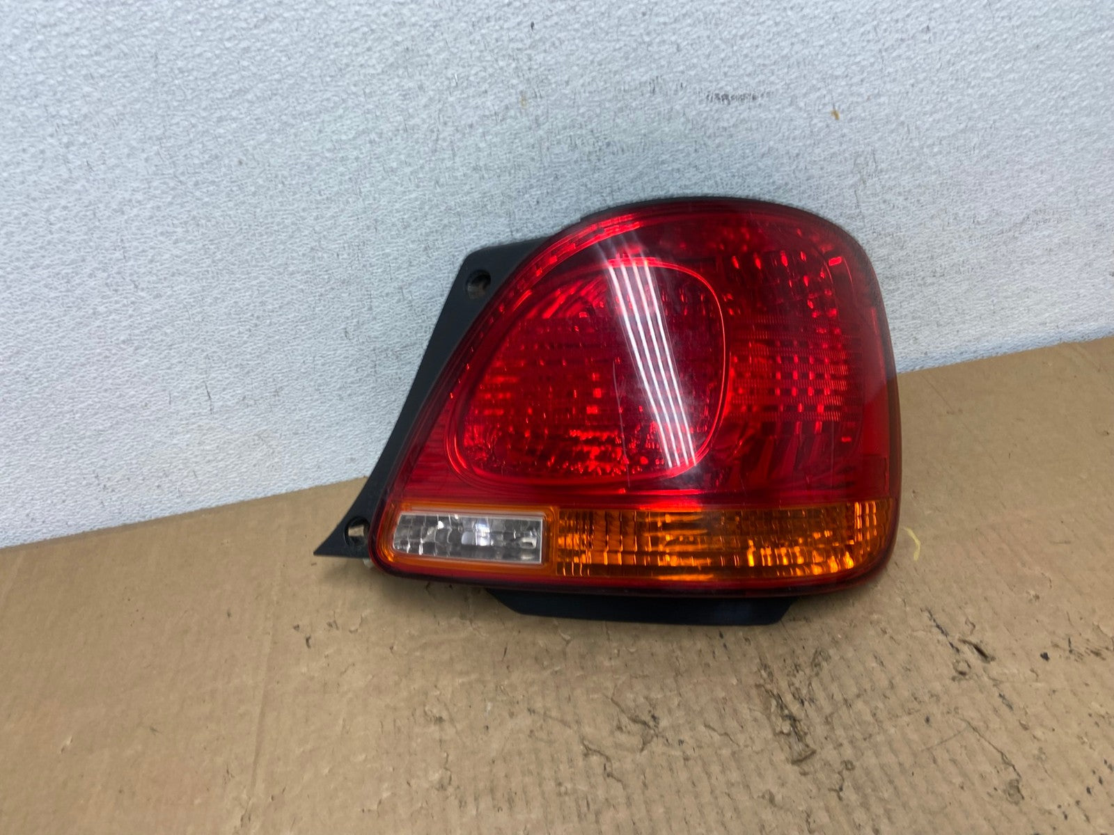 2001 - 2005 Lexus Gs300 Gs400 Gs430 Right Passenger Tail Light AD2383 LK0